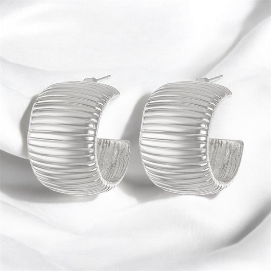 A001-S_Aretes_Tipo_Aro_Acanalado_con_Estilo_Moderno_Plateado_9835d303-8663-41c0-a9ec-dac98727a278