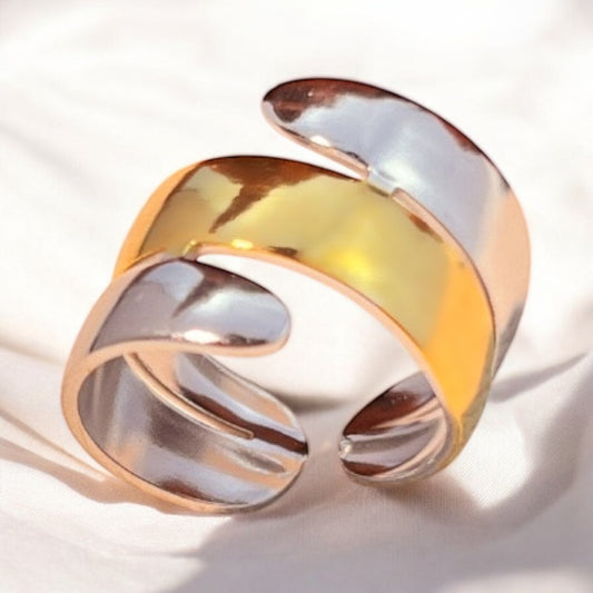 Anillo Abierto en Dos Tonos con Dise o Ondulado