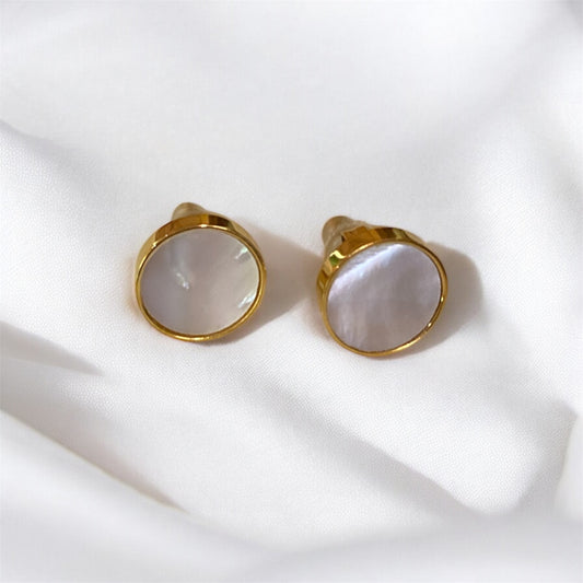 Aretes Circulares Dorados con Detalle en Madre Perla en Stainless Steel
