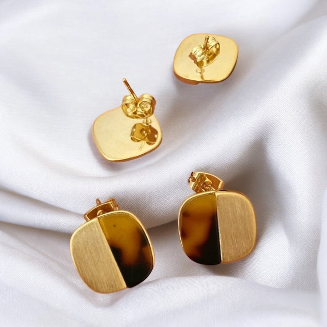 Aretes_Dorados_con_Diseno_Animal_Printy_Acabado_Mate