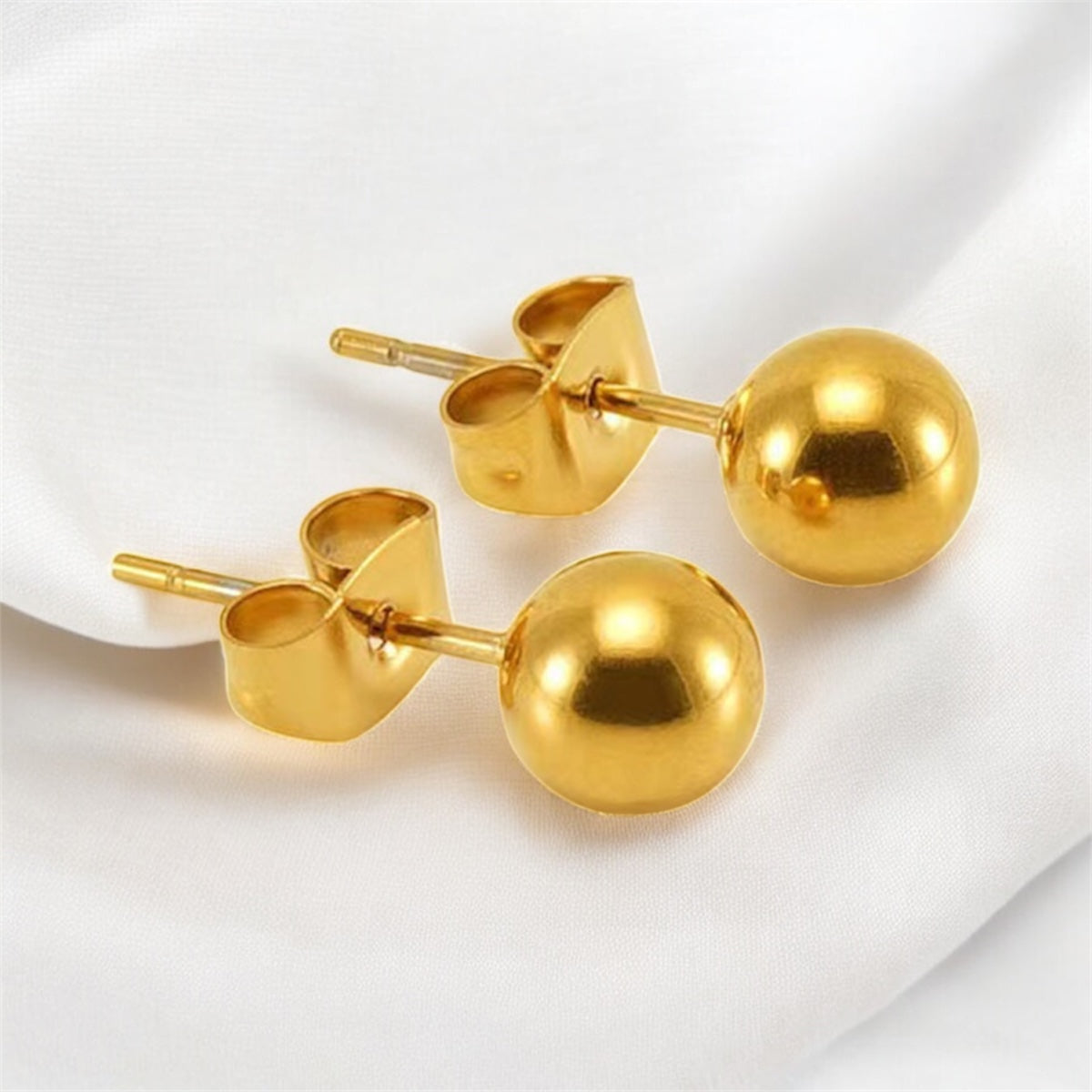 Aretes Dorados con Esfera Pulida en Stainless Steel