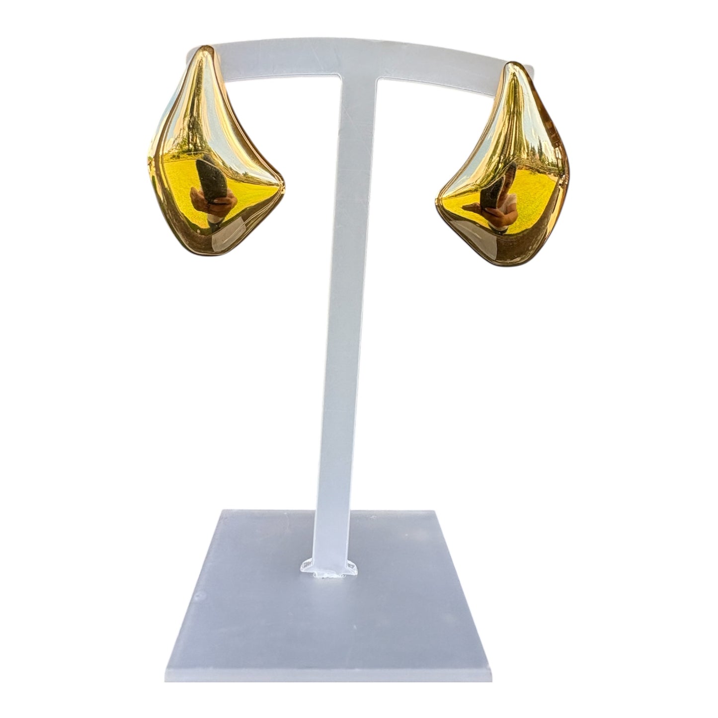 Aretes Dorados con Forma de Gota en Stainless Steel