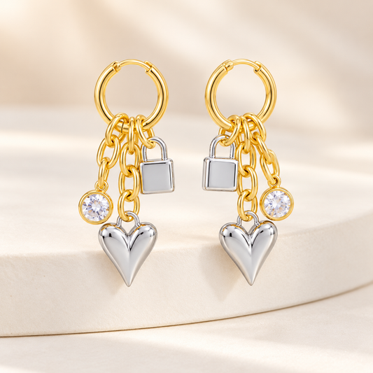 Aretes de Aro Bicolor con Charms de Corazón y Candado en Stainless Steel