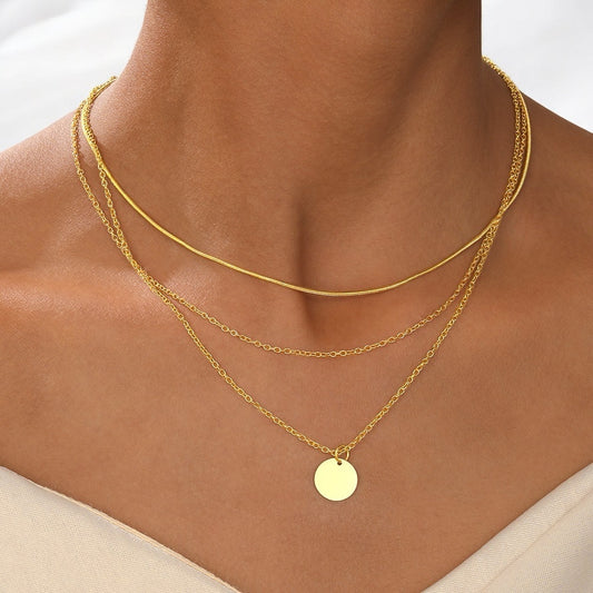 Cadena Dorada de Capas con Detalle Circular