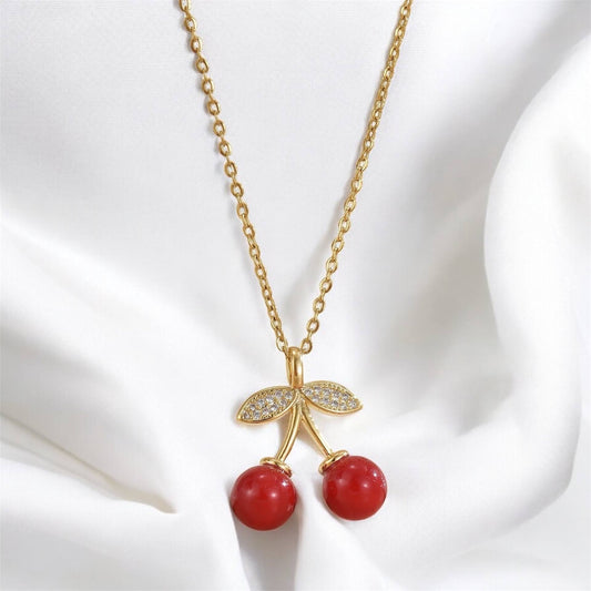 CadenaDoradaconCharmdeCherryRojoyHojasBrillantes