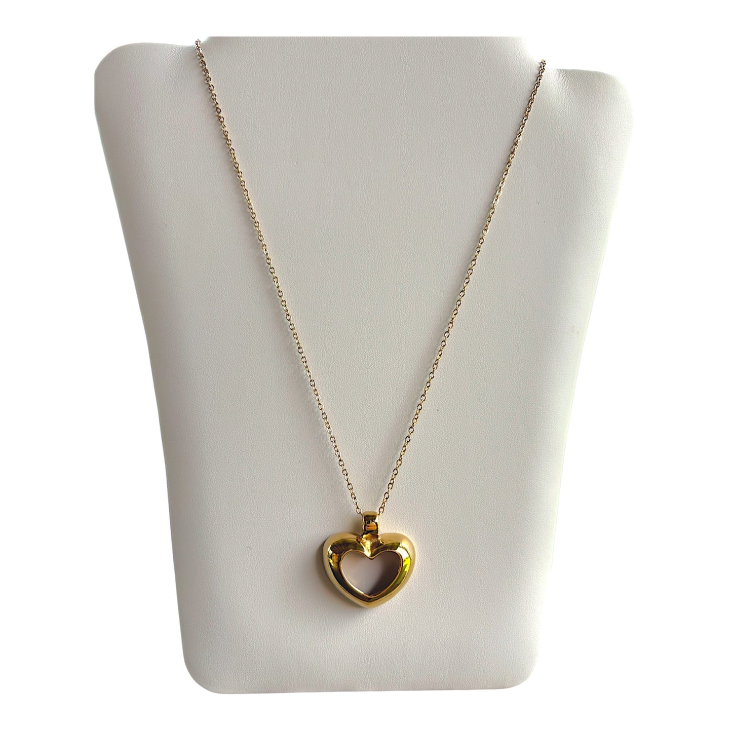 Cadena Dorada con Charm de Corazón Hueco en Stainless Steel