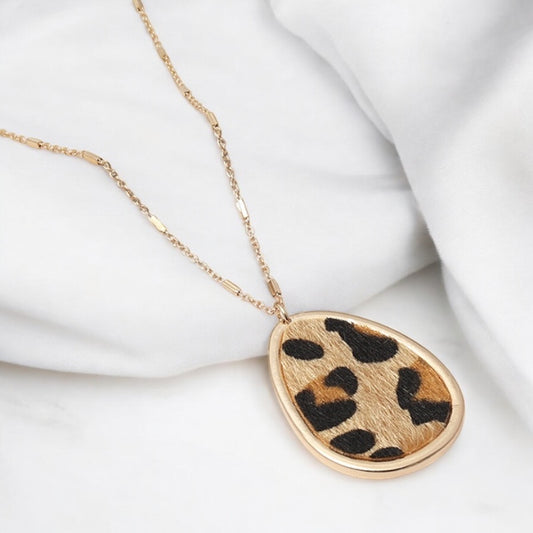 CadenaDoradaconCharmdeGotayEstampadoAnimalPrint