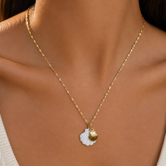 Cadena Dorada con Charm de Concha