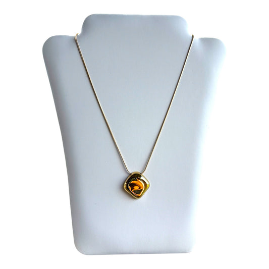 Cadena Dorada con Charm en Forma de Diamante en Stainless Steel