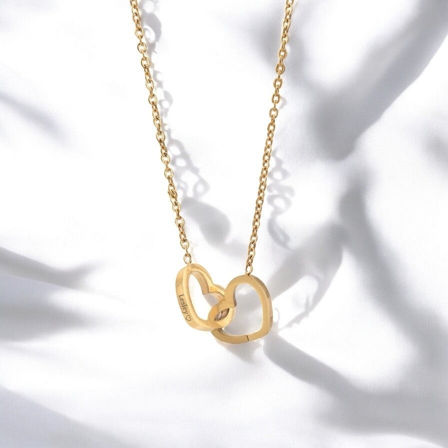 Cadena con Charms de Corazones Entrelazados en Stainless Steel Dorado