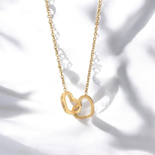 Cadena con Charms de Corazones Entrelazados en Stainless Steel Dorado