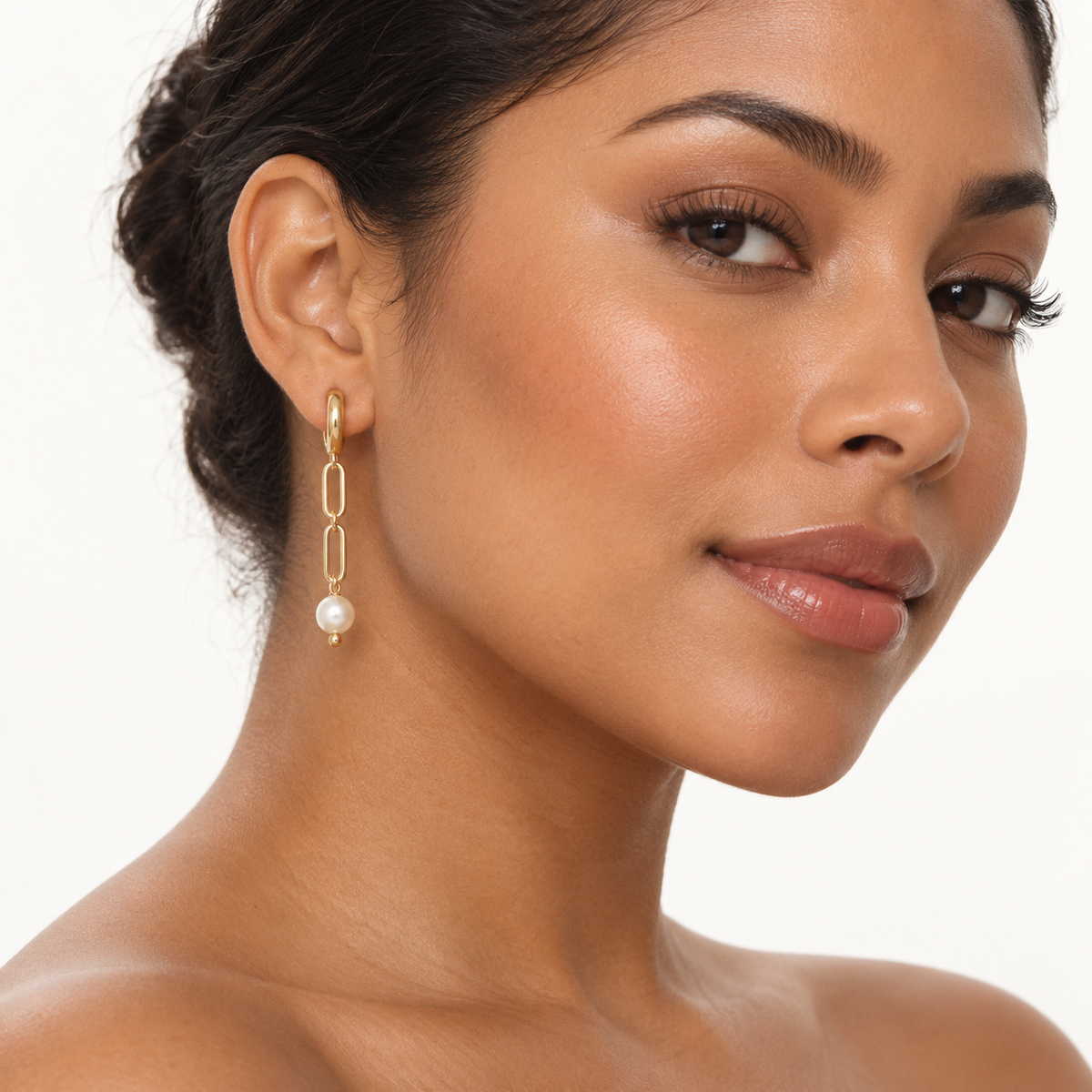 Aretes Largos Dorados con Eslabones y Perla en Stainless Steel
