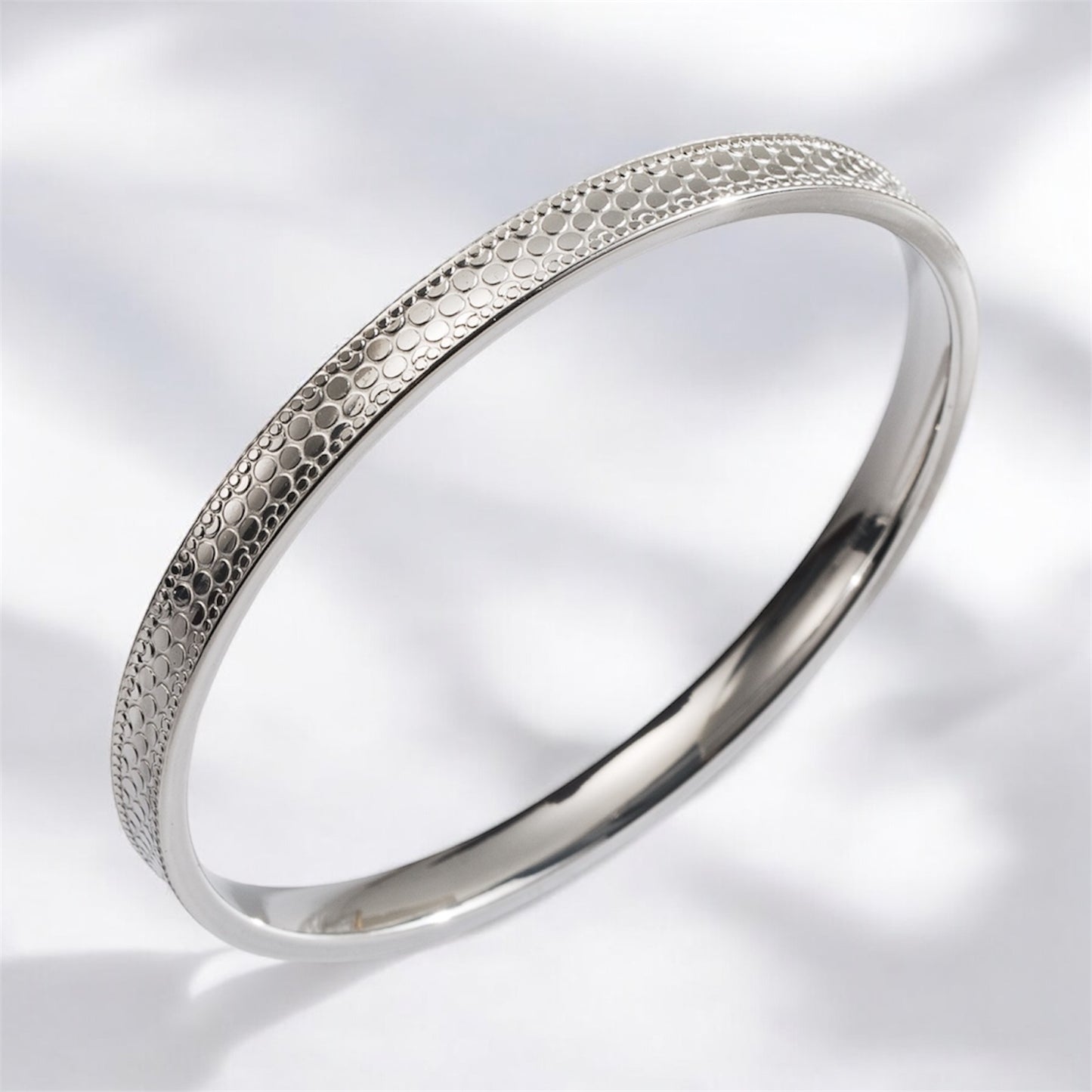 Pulsera Dorada en Stainless Steel con Diseño Clásico Texturizado