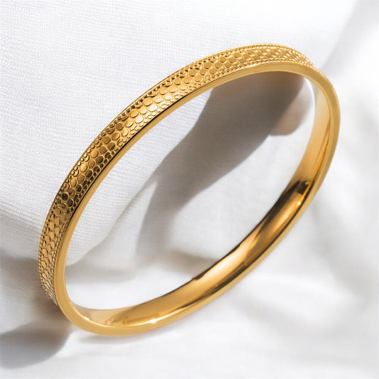 Pulsera Dorada en Stainless Steel con Diseño Clásico Texturizado
