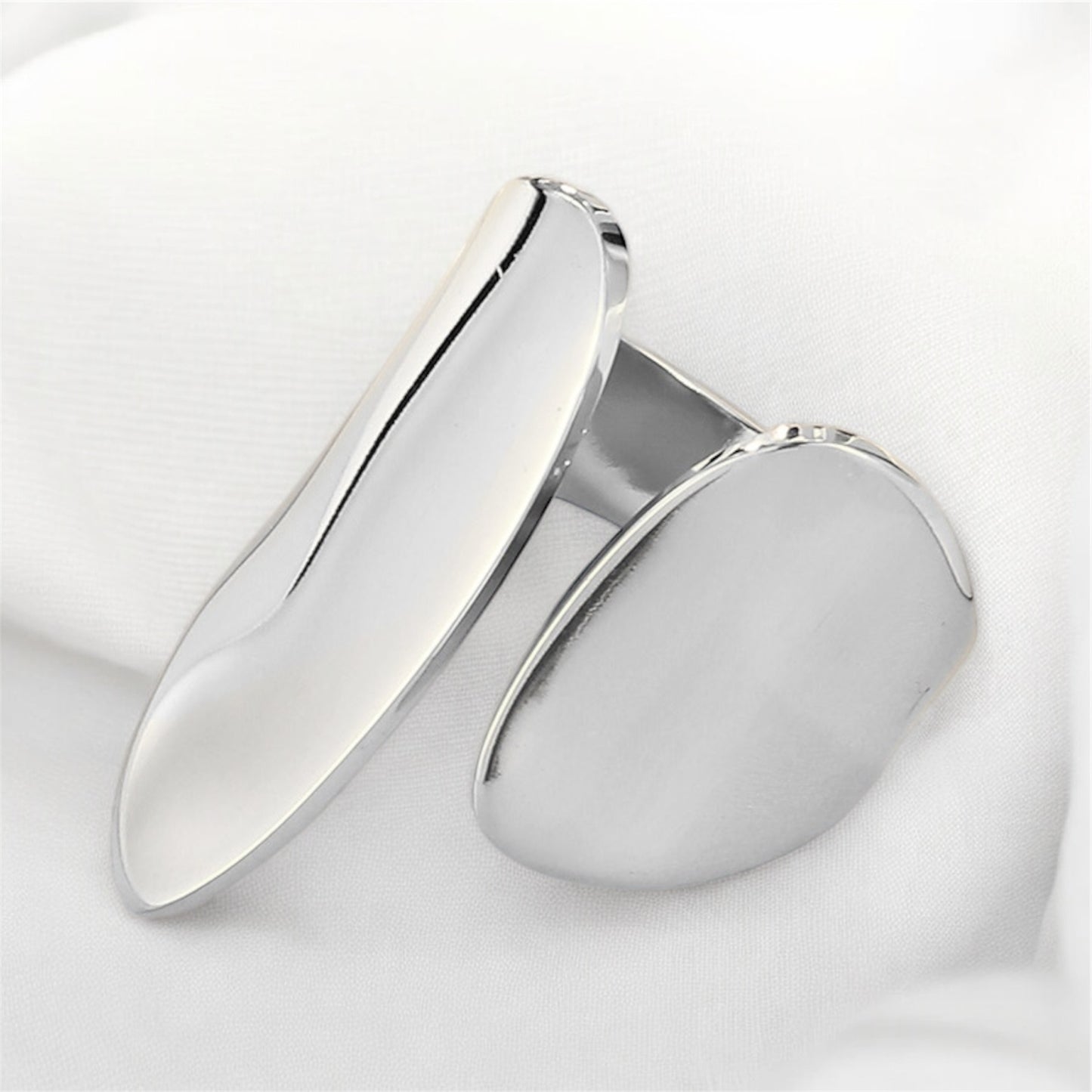 Geometric Open Ring in Stainless Steel – A Modern and Elegant Design