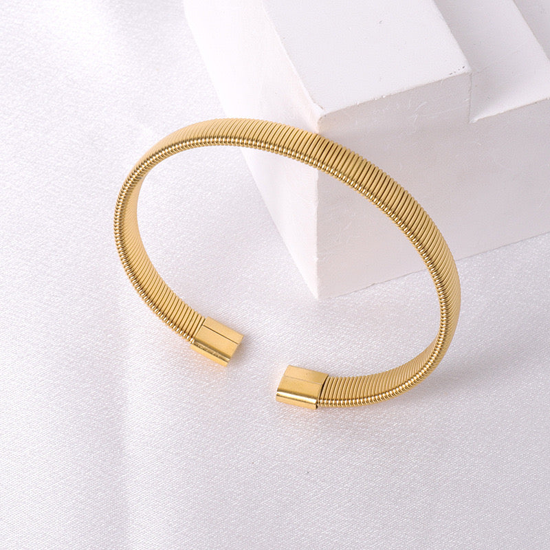 Pulsera Mesh Abierta Ajustable en Stainless Steel Dorada