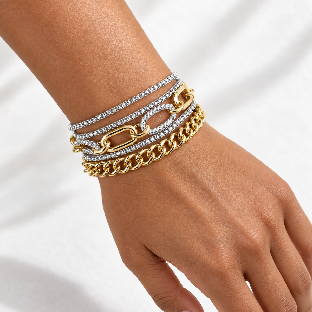Pulsera Multicapa Dorada y Plateada con Eslabones en Stainless Steel