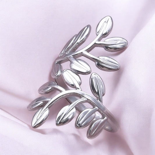 Sortija de Hojas en Stainless Steel – Diseño Natural y Elegante