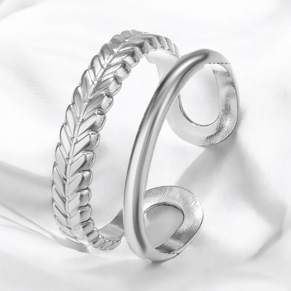 Sortija en Stainless Steel con Diseño de Trenza y Curvas Elegantes