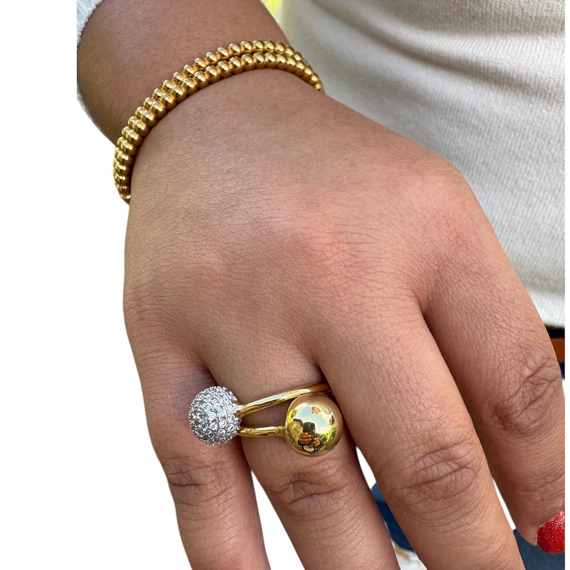 Sortija Ajustable con Esfera de Brillantes y Esfera Lisa – Brillo y Sofisticación en un Diseño Exclusivo