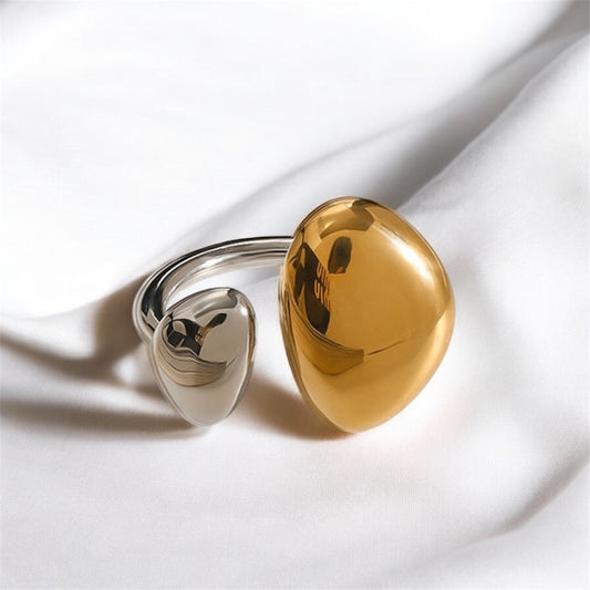 Sortija Abierta en Dos Tonos con Diseño Abstracto